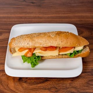 Sendvič pecivo sjemenke, sir, povrće