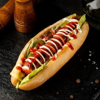 Хот-дог з молочною сосискою (булка)