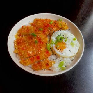 Bol de pollo rebozado