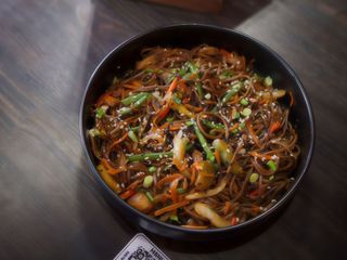 Локшина з морепродуктами (300g)