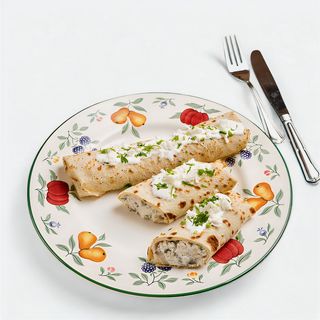 Clǎtite cu pui, ciuperci şi smântânǎ