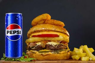 Pepsi 0.33l + Burgerizza + Pomfrit ponuda