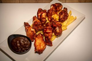 Ración De Alitas Marinadas Con Salsa Barbacoa (8 Uds.)