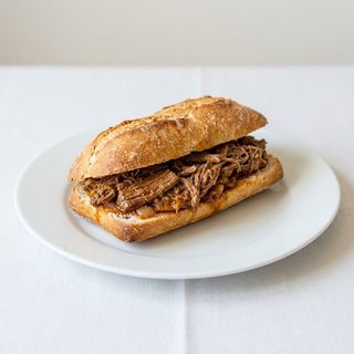 Bocadillo De Ternera Adobada