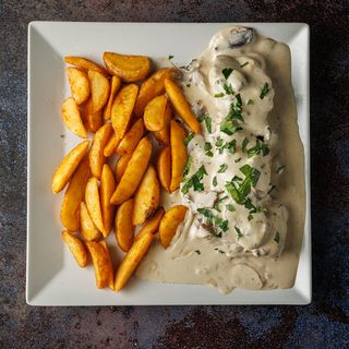 Medaljoni od bifteka u sosu od pečuraka