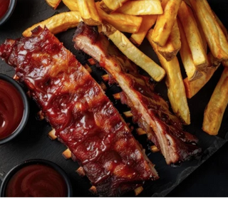 Combo 2: Costilla De Cerdo A La Brasa (tiempo de preparación 25´)