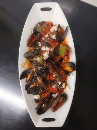 4. Mejillones Saganakis