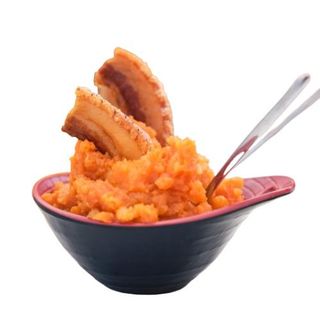 Torrezno con patatas revolconas