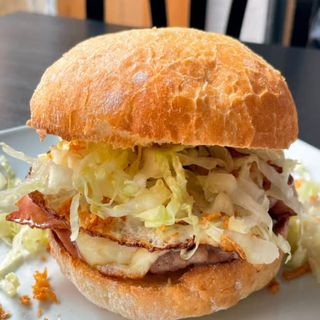 Hamburguesa De La Casa