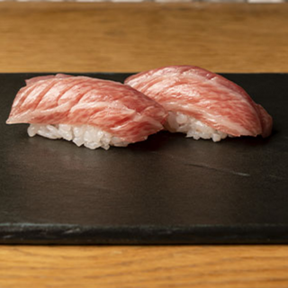 289.nigiri tonno scottato semplice(2pz)手握喷火金枪鱼