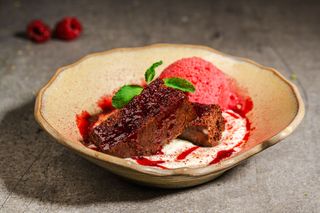 Шоколадов кейк с трилогия малини 180г