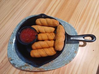 P.C. Tequeños con salsa mexicana