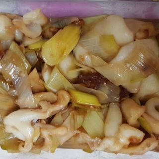 Sepia al Jengibre y Cebollitas