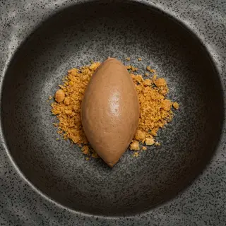 Helado de chocolate negro y avellanas. 500 ml.