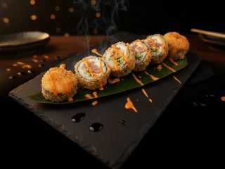 Rolka w tempurze z tuńczykiem