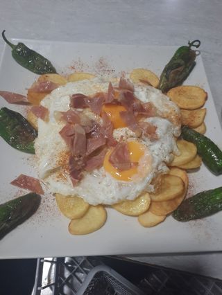 Huevos Rotos (1/2 Ración)