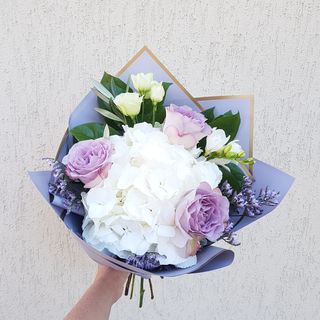 Buchet in nuante pale de lila