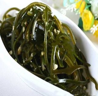 F12 Salade Algue froids凉拌海带丝