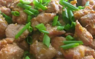 Salteado Con Jengibre Y Cebolla De Cerdo