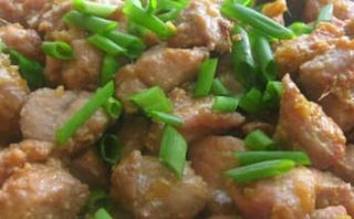 Salteado Con Jengibre Y Cebolla De Cerdo