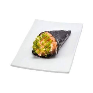 Temaki De Salmón Aguacate Y Сebolla Frita