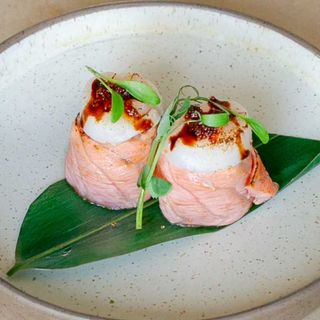 Gunkan Salmão e Vieira