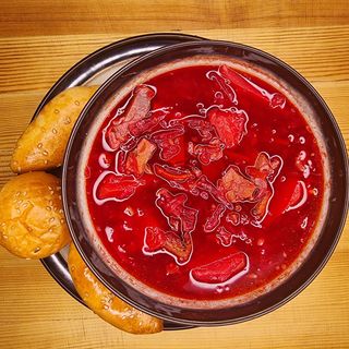 Борщ без мяса с фасолью и с пирожком