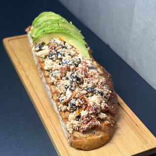 Tostada Aguacate Y Queso Feta