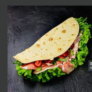 Panino kebab con provola, insalata e pomodoro