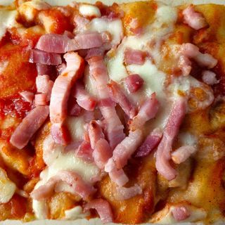 Pizza Bacon - Porción - (14 x 12 Cm.)