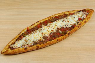 Pide sa sjeckanim mesom i kačkavaljem 350 gr