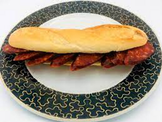 Bocadillo De Chorizo Picante De León