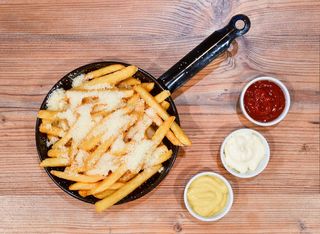 Пържени картофи с пармезан (230г)