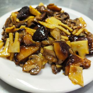 Bambú Y Setas Chinas Salteadas