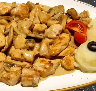 Пилешки късчета с манатарки и кашкавал (450г)