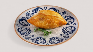 Жареный пирожок с картошкой