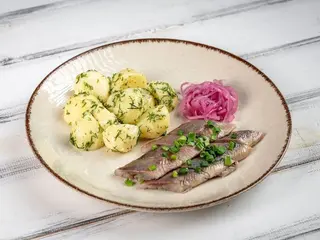 Оселедець Матіас з молодою картоплею (100/200g)