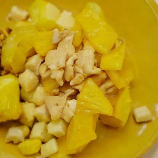 Pollo con piña natural