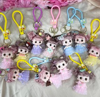 Porte clé poupée (Couleur Surprise)