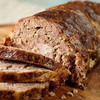 Polpettone su salsa cacio e pepe