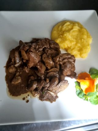 Ficatei de pui cu legume si ciuperci