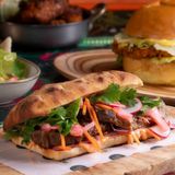 Bánh mì vietnamita + patatas fritas