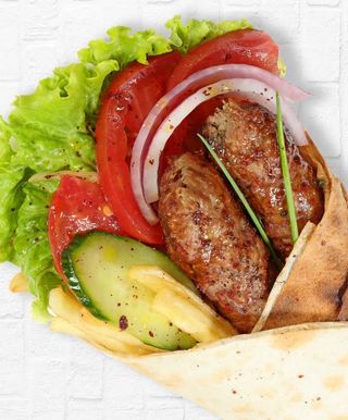 Сандвич с телешки и свински шиш кебаб голям (500г)