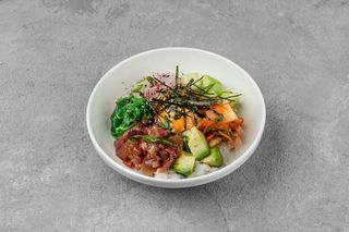 Поке боул з тунцем, з японським рисом і айолі-кимчи (350г)