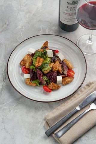 Микс салата с хрустящими баклажанами (280 гр.)