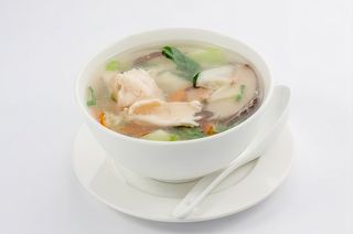 26. Zuppa di pollo con funghi cinesi