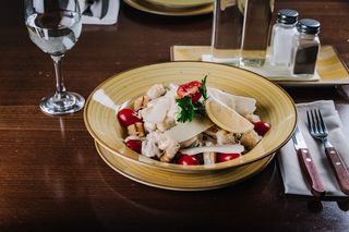 Salată Caesar cu pui