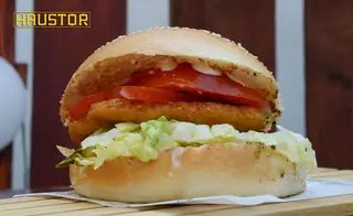 Chicken burger + krumpirići