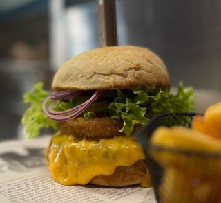 Mac 'N Cheeseburger