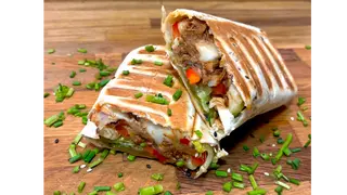 Wrap z szarpaną wieprzowiną